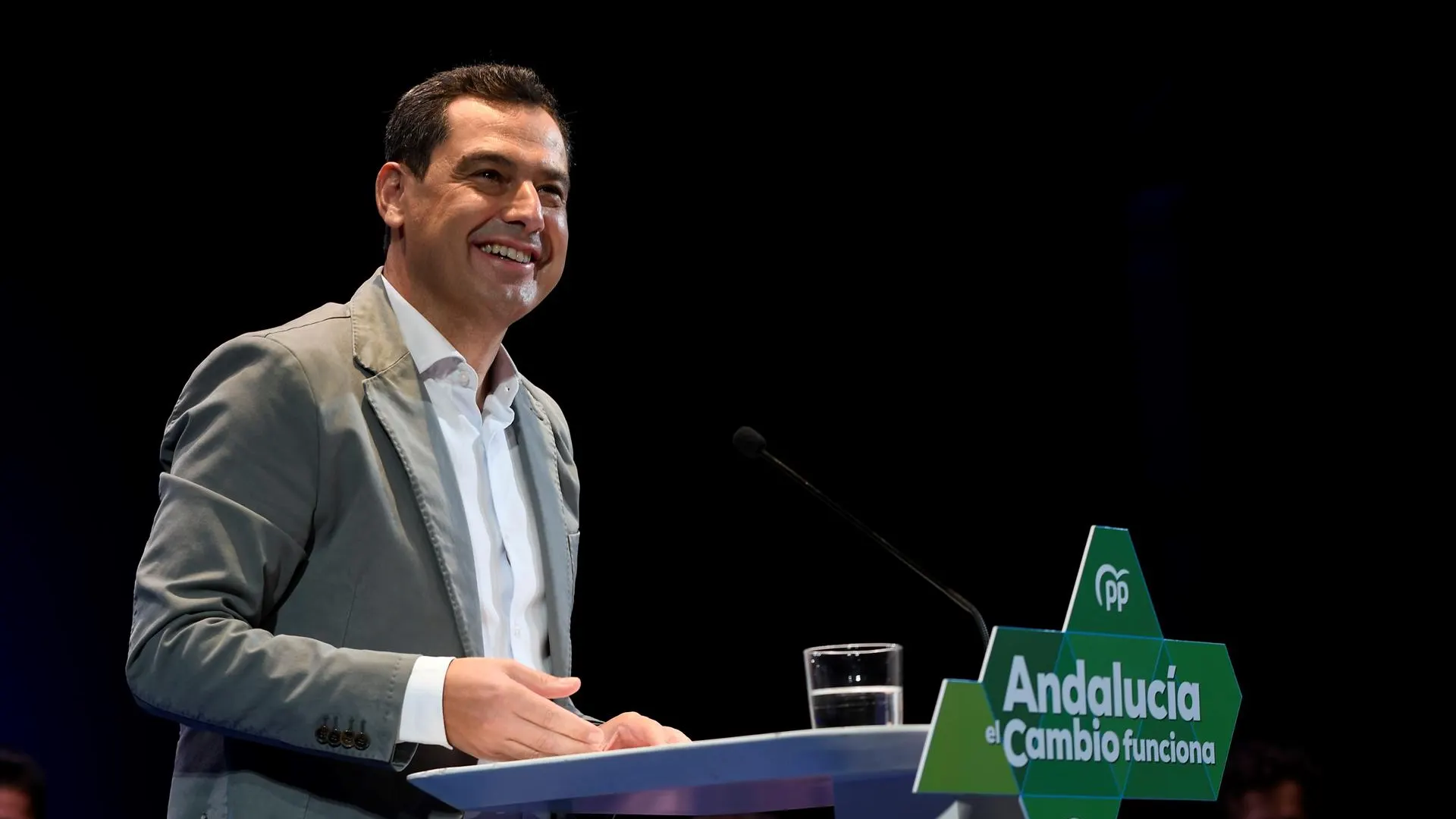 Juanma Moreno responde al consejo de Isabel Díaz Ayuso: "Yo siempre he sido libre" Juanma Moreno responde al consejo de Isabel Díaz Ayuso: "Yo siempre he sido libre"