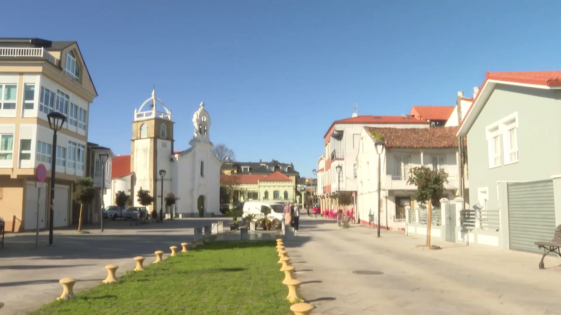 Un vecino de Ares denuncia al Ayuntamiento por el sonido de las campanadas del reloj municipal