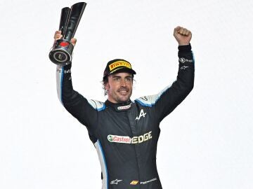Fernando Alonso, tercero en Qatar, vuelve al podio 7 años después; victoria de Hamilton sobre Verstappen