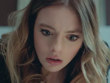 La historia se repite: Derin encuentra el móvil secreto de Volkan La historia se repite: Derin encuentra el móvil secreto de Volkan