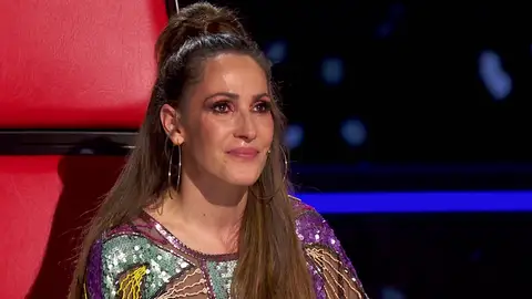 Malú, conmovida, recuerda una historia de amor del pasado 'La Voz'
