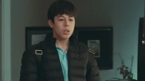 Ali llega a casa de Asya tras el altercado 'Infiel'