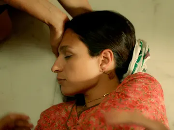 Saniye cae por las escaleras y se teme por su vida Saniye cae por las escaleras y se teme por su vida