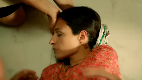 Saniye cae por las escaleras y se teme por su vida Saniye cae por las escaleras y se teme por su vida