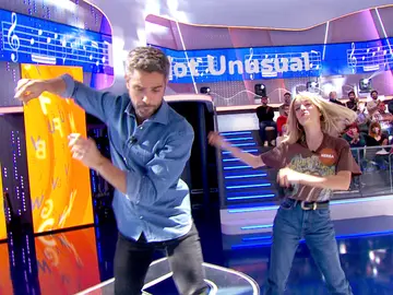 ¡Momentazo! Roberto Leal y Nerea Rodríguez bailan ‘It’s not unusual’ al estilo Carlton Banks en ‘Pasapalabra’ ¡Momentazo! Roberto Leal y Nerea Rodríguez bailan ‘It’s not unusual’ al estilo Carlton Banks en ‘Pasapalabra’