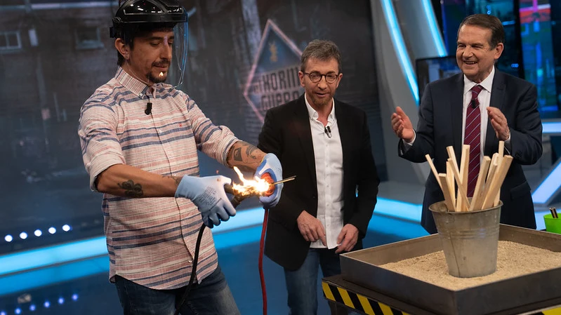 ¿Cómo hacer fuego con solo un lápiz y tu coche? ¿Cómo hacer fuego con solo un lápiz y tu coche?