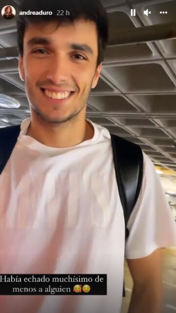 El reencuentro de Andrea Duro y Ale Galán en el aeropuerto