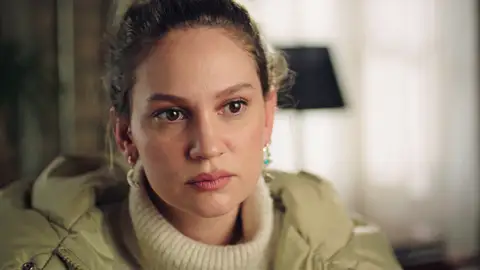 Inci pide respuestas a Naci al descubrir su trágico destino: “¿Por qué has vuelto?” Inci pide respuestas a Naci al descubrir su trágico destino: “¿Por qué has vuelto?”