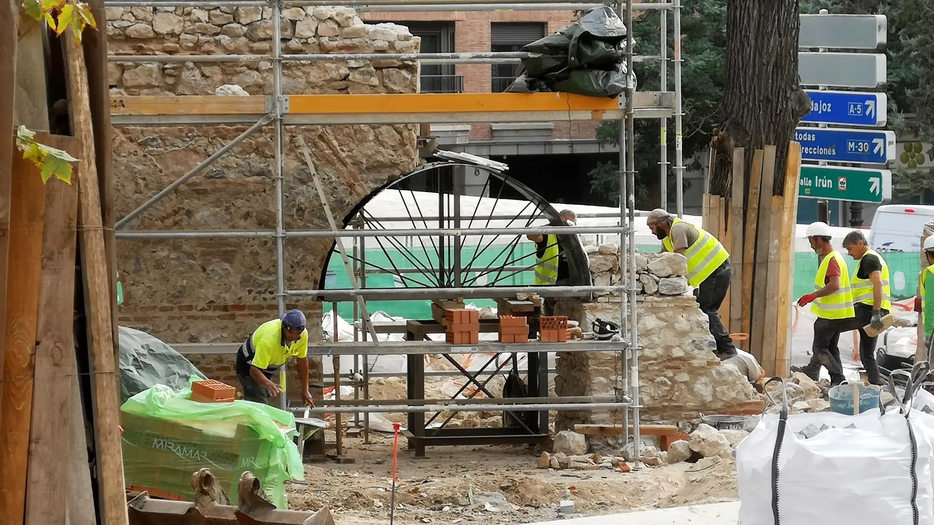 La Plaza de España de Madrid vuelve a se transitada desde este lunes La Plaza de España de Madrid vuelve a se transitada desde este lunes