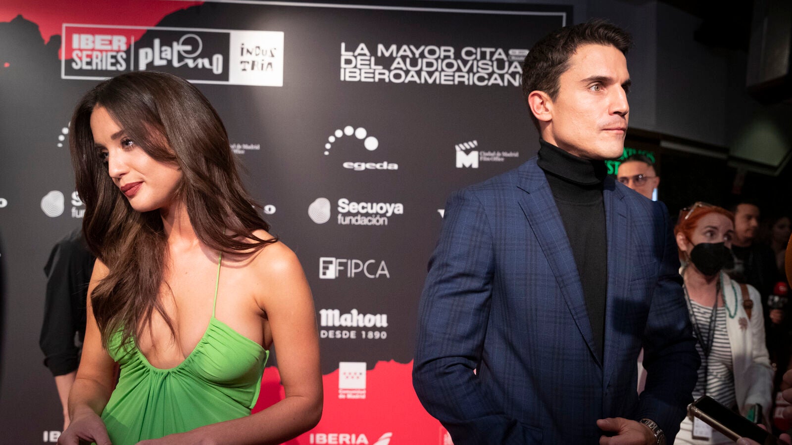 María Pedraza y Álex González, pillados besándose en su romántico viaje a la nieve