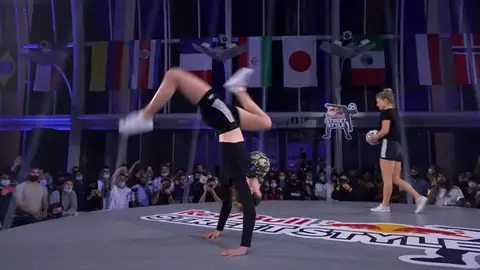 Lia Lewis, la 'tiktoker' que arrasa en sus acrobacias en el Mundial de freestyle Lia Lewis, la 'tiktoker' que arrasa en sus acrobacias en el Mundial de freestyle