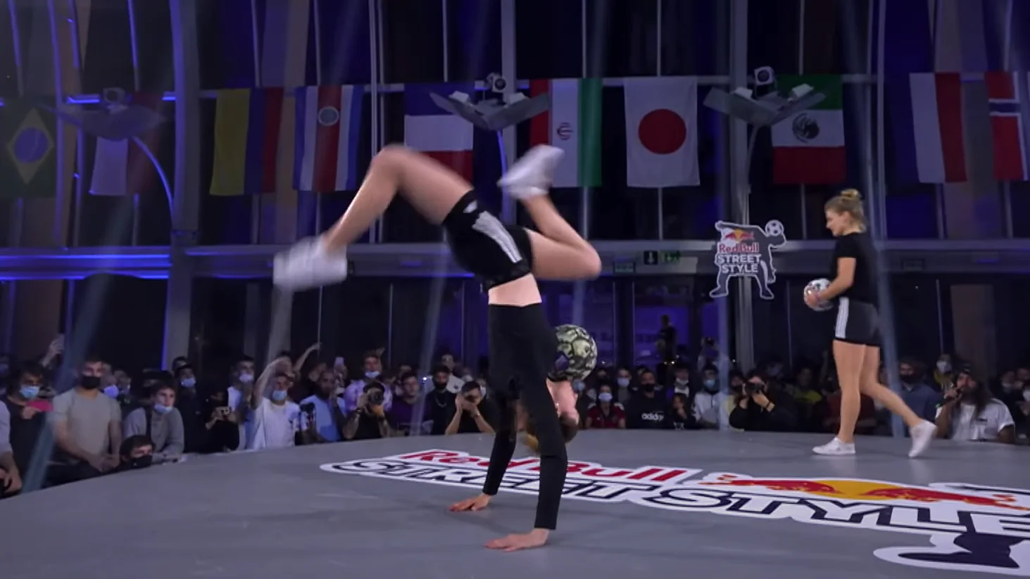 Lia Lewis, la 'tiktoker' que arrasa en sus acrobacias en el Mundial de freestyle 