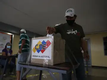 20 de las 23 gorbernaciones para el chavismo en las elecciones regionales y locales 20 de las 23 gorbernaciones para el chavismo en las elecciones regionales y locales