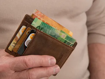 Cartera con billetes Cartera con billetes
