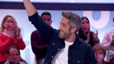 Manuel Martos se rinde ante la improvisación de Roberto Leal en ‘Pasapalabra’ Manuel Martos se rinde ante la improvisación de Roberto Leal en ‘Pasapalabra’