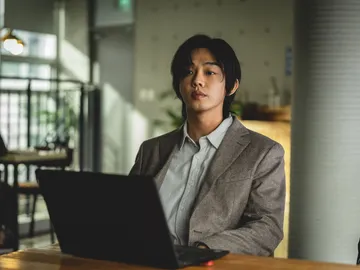 Yoo Ah-in es Jung Jin-soo en 'Rumbo al infierno' Yoo Ah-in es Jung Jin-soo en 'Rumbo al infierno'