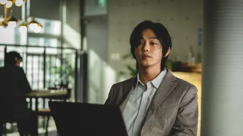 Yoo Ah-in es Jung Jin-soo en 'Rumbo al infierno' Yoo Ah-in es Jung Jin-soo en 'Rumbo al infierno'