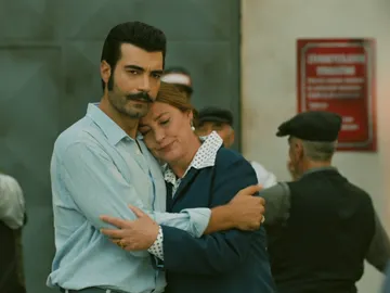 Demir sale de prisión ante la emoción de su madre: “Todo se ha terminado” Demir sale de prisión ante la emoción de su madre: “Todo se ha terminado”
