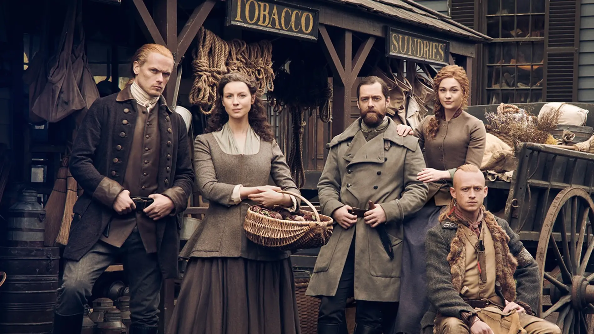 Sam Heughan, Caitriona Balfe, Richard Rankin, Sophie Skelton y John Bell en la temporada 6 de 'Outlander'