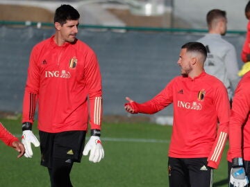 Thibaut Courtois y Eden Hazard en un entrenamiento de la selección belga