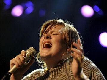 Spotify quita la 'reproducción aleatoria' del álbum de Adele a petición de la cantante