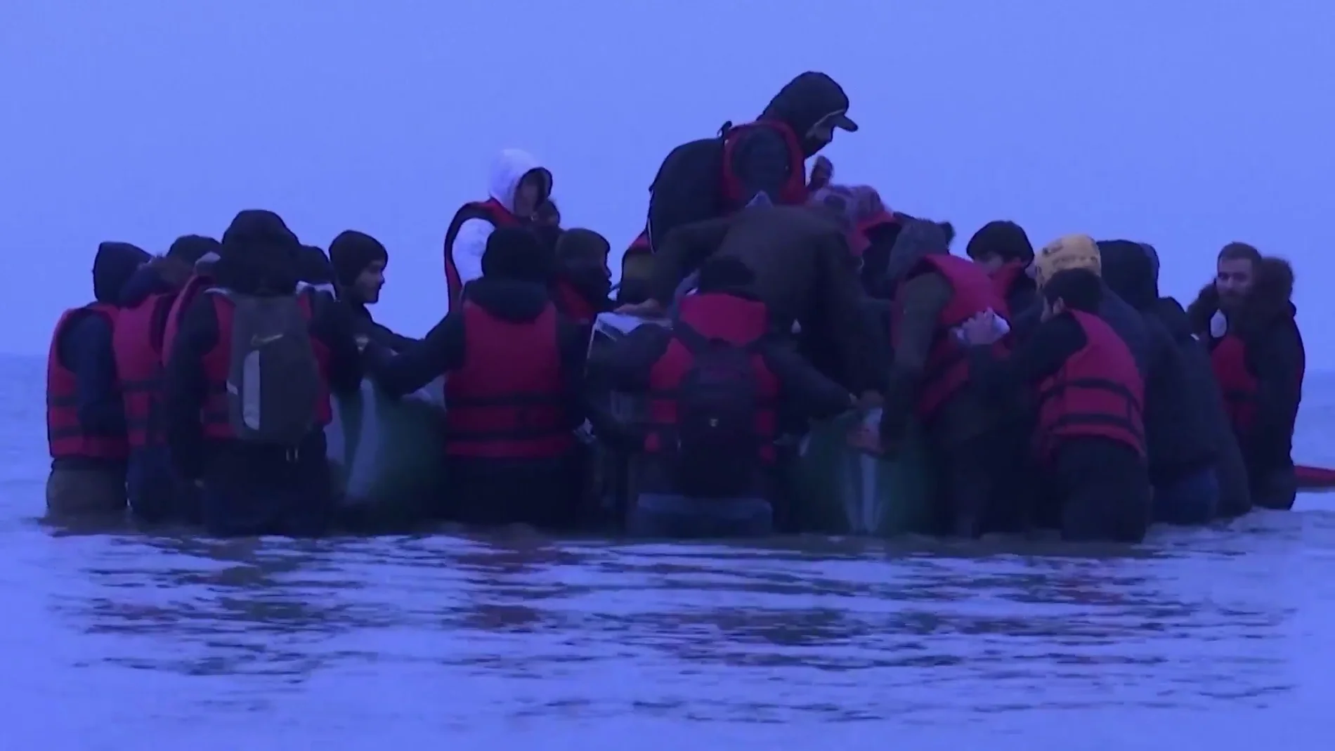 Al menos 31 migrantes muertos en un naufragio en el Canal de la Mancha