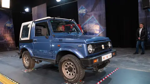 Kira Miró se supera: ¿puede conducir una camioneta sobre vasos sin romperlos? Kira Miró se supera: ¿puede conducir una camioneta sobre vasos sin romperlos?