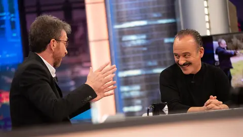 La experiencia de Javier Gutiérrez rodando con una escopeta: “Quería que yo aprendiese a disparar” Detrás de las cámaras