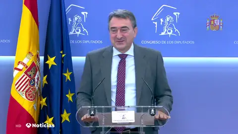 La anécdota de Aitor Esteban en plena rueda de prensa: "Pues sí, me llama el ministro" La anécdota de Aitor Esteban en plena rueda de prensa: "Pues sí, me llama el ministro"