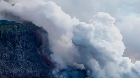 La isla de La Palma está aislada por aire y mar La isla de La Palma está aislada por aire y mar