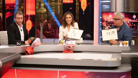 María Barranco y Leo Harlem, a prueba con los productos navideños más insólitos: ¿cuánto costarán? María Barranco y Leo Harlem, a prueba con los productos navideños más insólitos: ¿cuánto costarán?