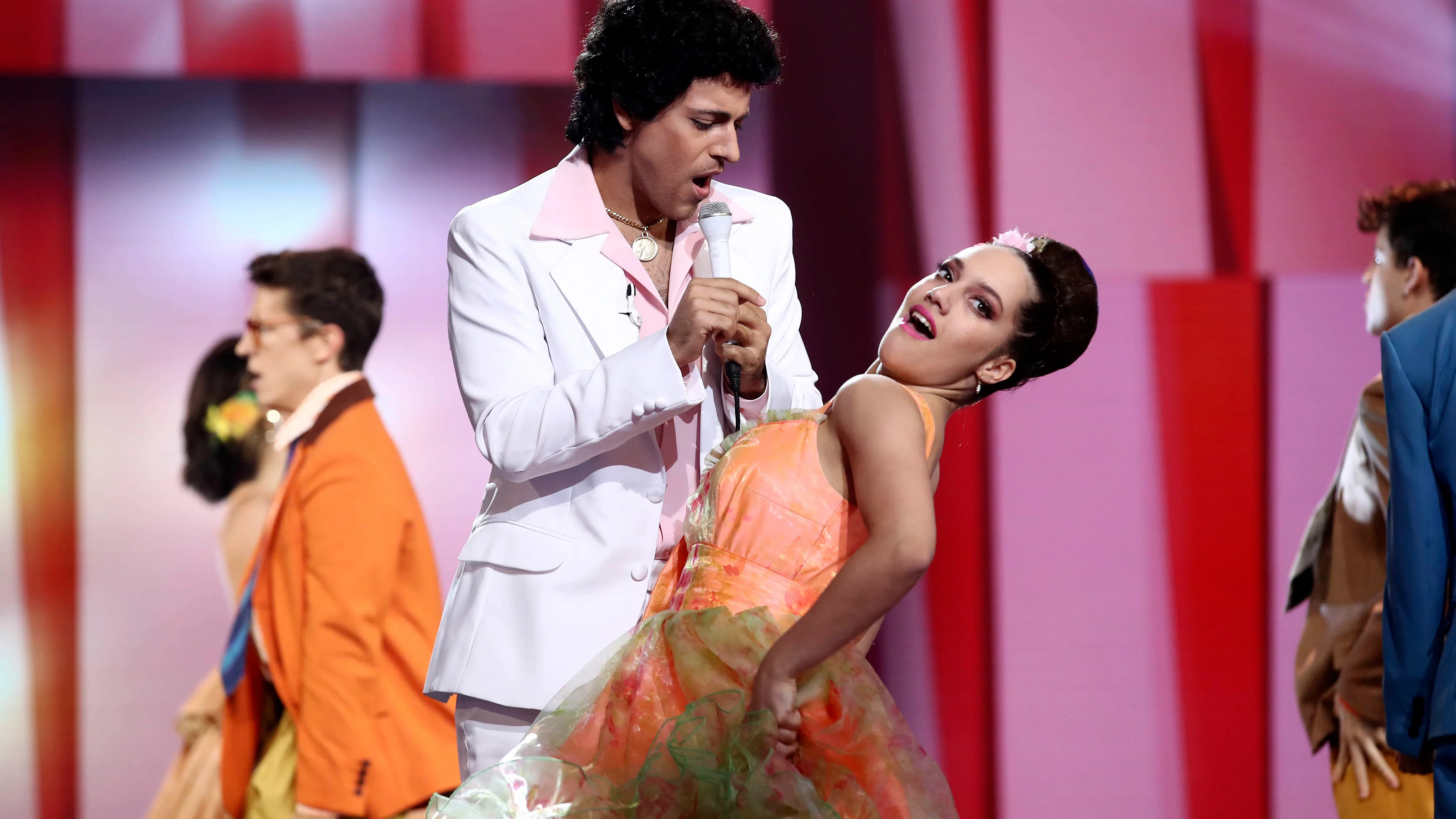 Agoney revive el baile de fin de curso americano de Frankie Valli en ‘Grease’ Agoney revive el baile de fin de curso americano de Frankie Valli en ‘Grease’
