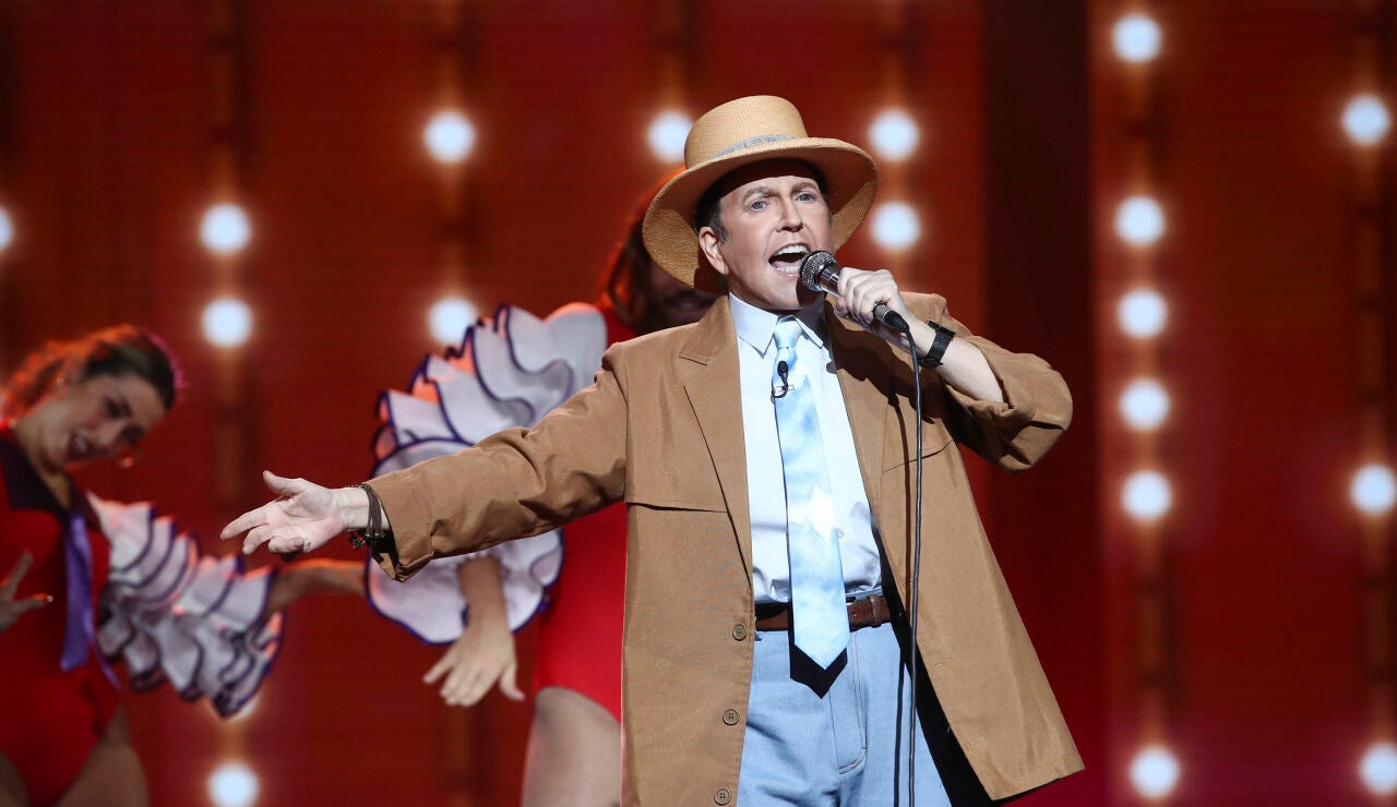 Loles León es ‘La colegiala’ de Gary Low 