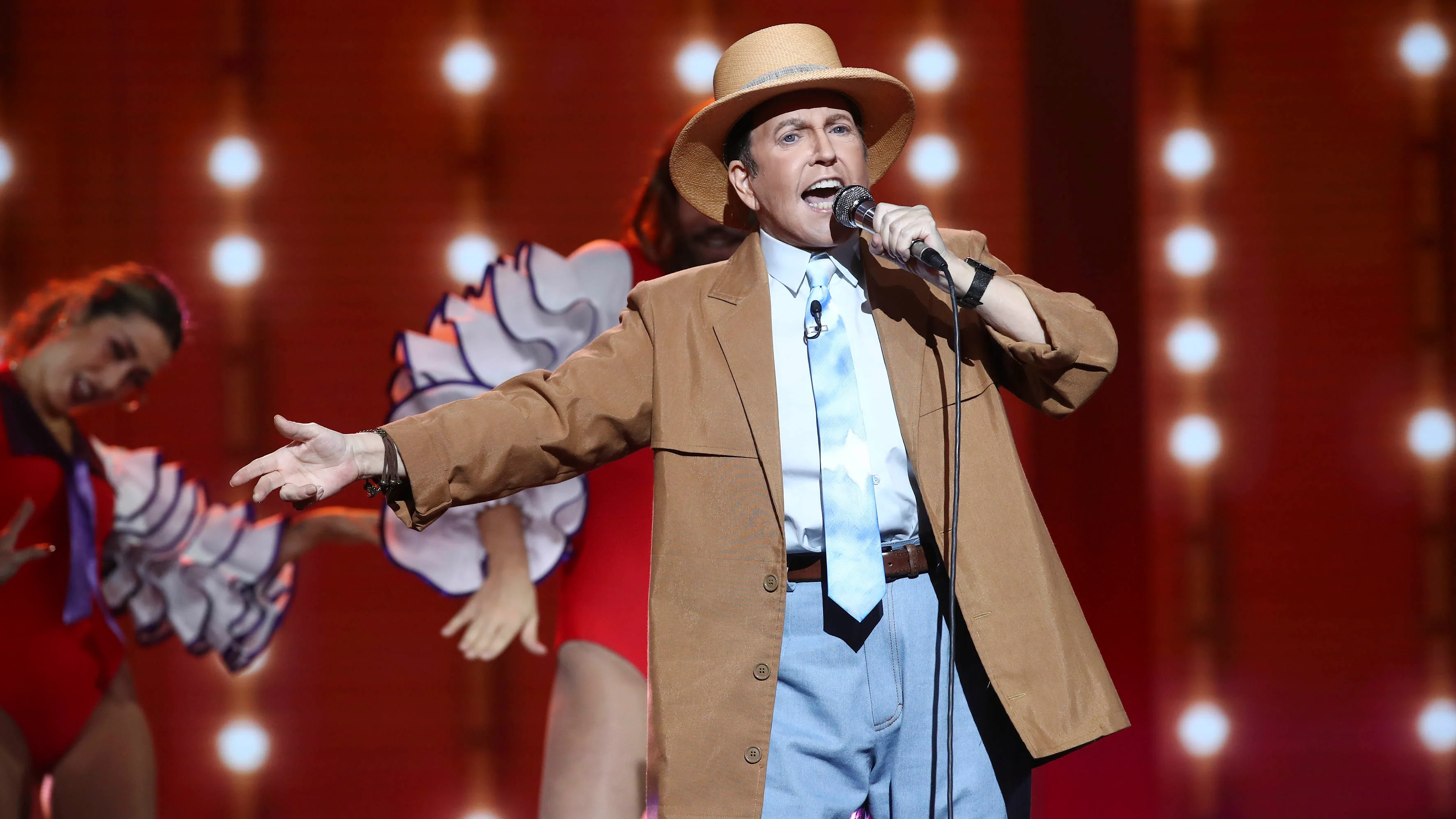 Loles León es ‘La colegiala’ de Gary Low 