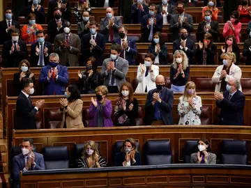 AplausosEl Gobierno consigue el apoyo suficiente para sacar adelante los Presupuestos Generales del Estado AplausosEl Gobierno consigue el apoyo suficiente para sacar adelante los Presupuestos Generales del Estado