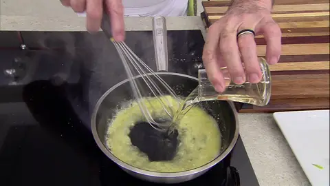 A lo Karlos Arguiñano: una salsa de limón en su punto perfecto A lo Karlos Arguiñano: una salsa de limón en su punto perfecto