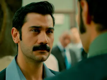 Yilmaz y Demir se enzarzan en una discusión en mitad de la calle Yilmaz y Demir se enzarzan en una discusión en mitad de la calle