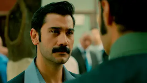 Yilmaz y Demir se enzarzan en una discusión en mitad de la calle Yilmaz y Demir se enzarzan en una discusión en mitad de la calle