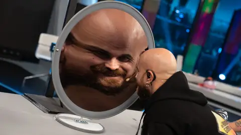 Marron explica un desconocido efecto del espejo cóncavo en 'El Hormiguero 3.0' Marron explica un desconocido efecto del espejo cóncavo en 'El Hormiguero 3.0'