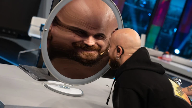 Marron explica un desconocido efecto del espejo cóncavo en 'El Hormiguero 3.0' Marron explica un desconocido efecto del espejo cóncavo en 'El Hormiguero 3.0'
