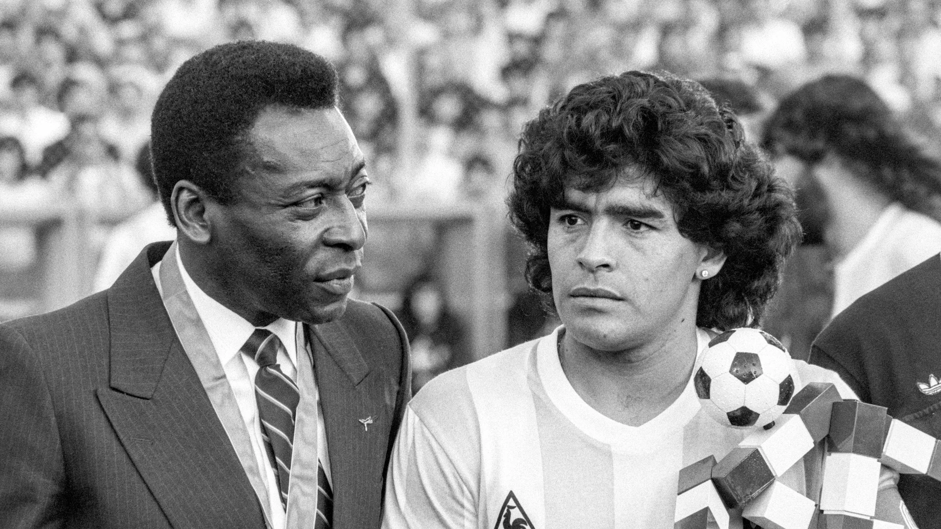 Pelé y las redes sociales homenajean a Maradona en el primer aniversario de su muerte: ''Amigos para siempre"