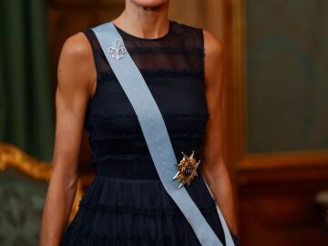 La reina Letizia con vestido de H&M y tiara Lis
