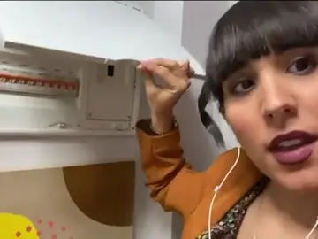 Sara Muñoz nos enseña a ahorrar evitando el consumo silencioso de nuestros electrodomésticos Sara Muñoz nos enseña a ahorrar evitando el consumo silencioso de nuestros electrodomésticos