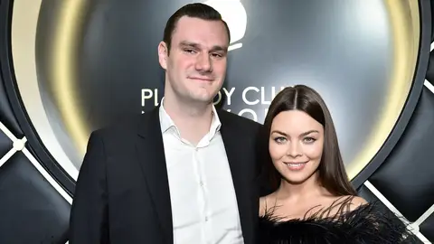 Scarlett Byrne ('Harry Potter') y su marido Cooper Hefner, heredero de Playboy Scarlett Byrne ('Harry Potter') y su marido Cooper Hefner, heredero de Playboy