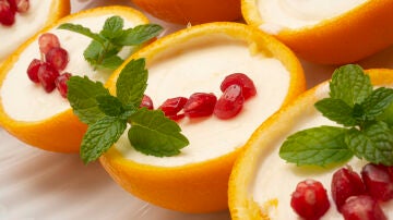 Un postre delicioso: naranjas rellenas de merengue