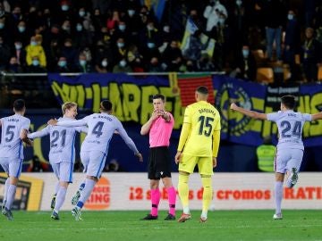 El Barcelona salva la papeleta ante el Villarreal con un gol de Depay en el 88