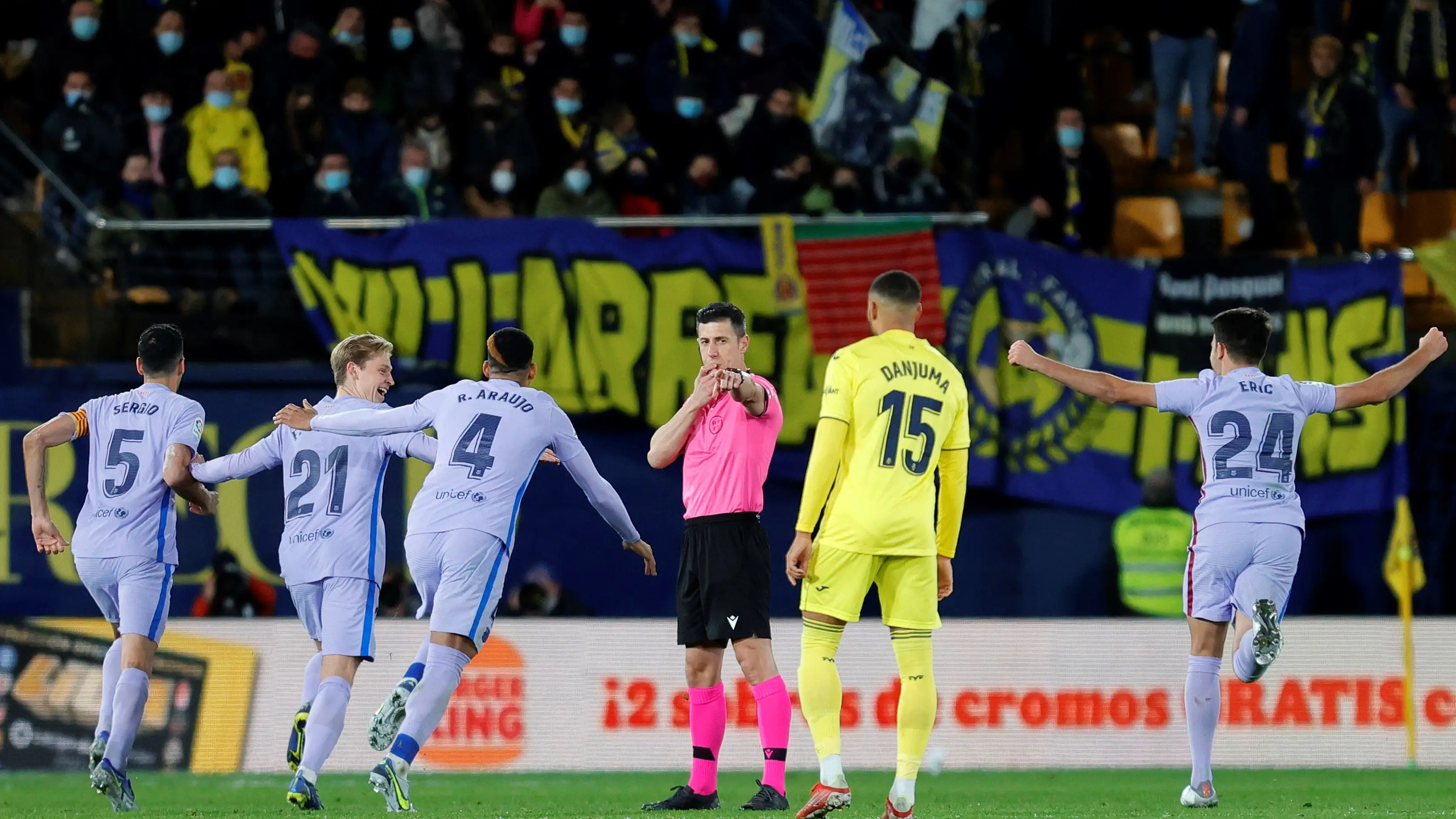 El Barcelona salva la papeleta ante el Villarreal con un gol de Depay en el 88