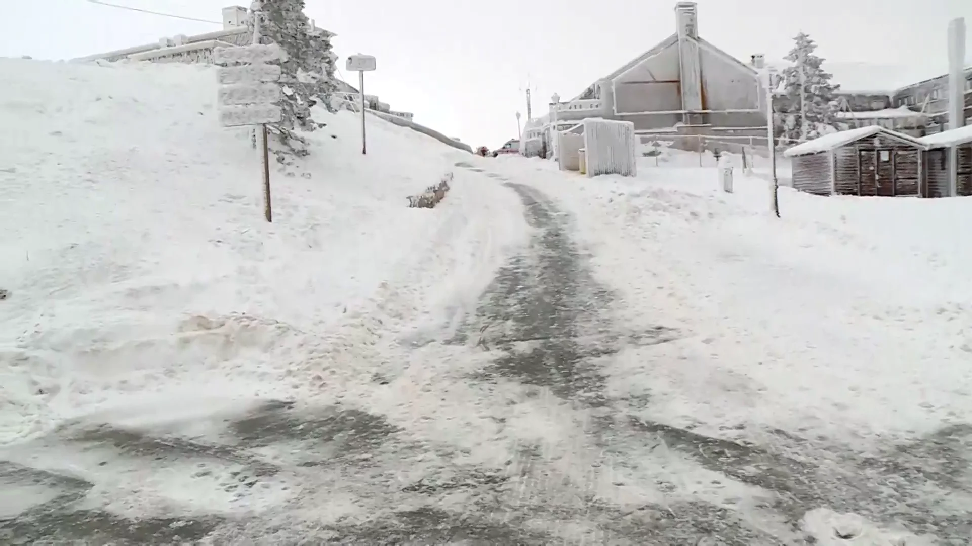 El frente frío deja fuertes nevadas, ventiscas y heladas en algunos puntos del país El frente frío deja fuertes nevadas, ventiscas y heladas en algunos puntos del país