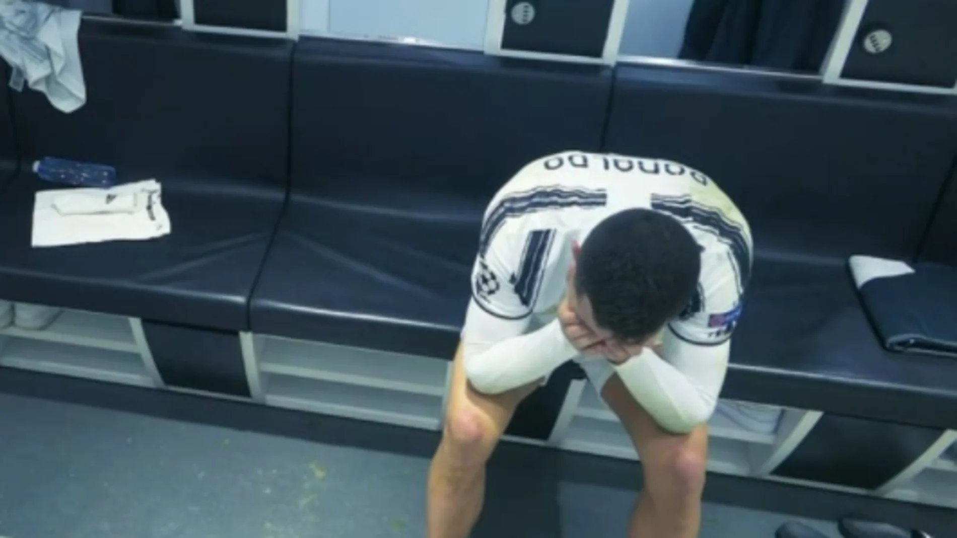 Las impactantes imágenes de Cristiano Ronaldo llorando tras ser eliminado en Champions con la Juventus