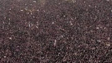 "40.000 seres conscientes protestando por la dictadura médica"